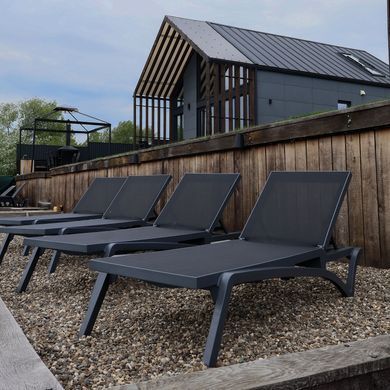 Комплект 2 шезлонга Onto Siesta Pacific + Стол Siesta Ocean Side Table - Dark Grey