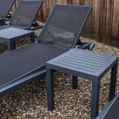 Комплект 2 шезлонга Onto Siesta Pacific + Стол Siesta Ocean Side Table - Dark Grey